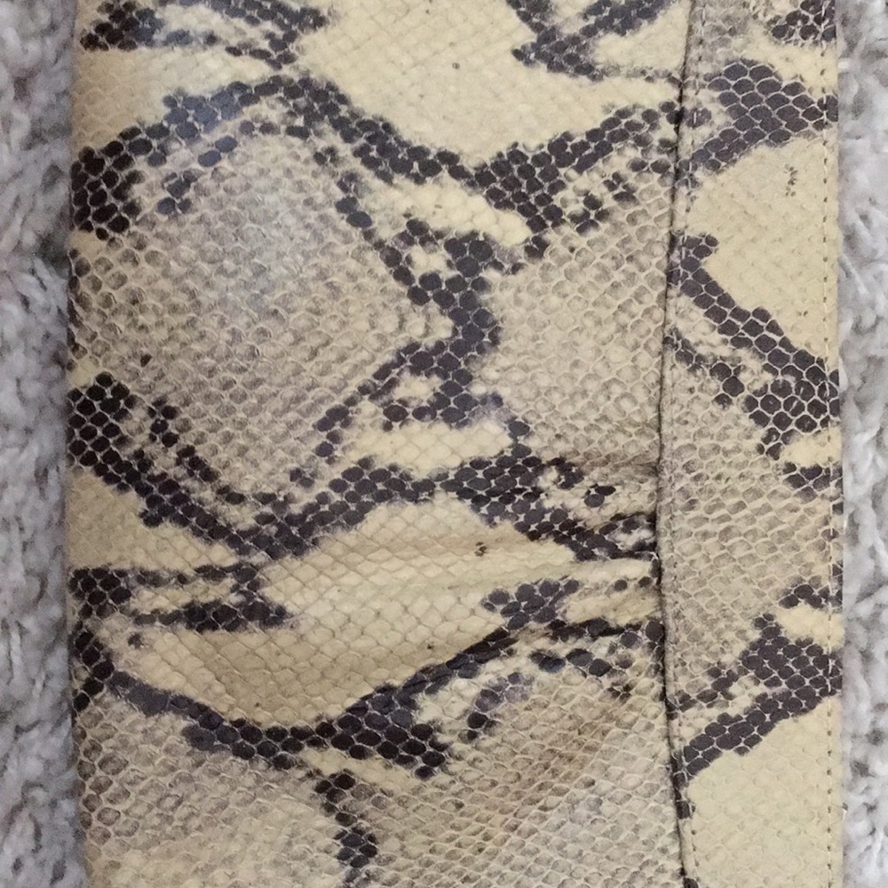 Snake skin embossed leather clutch. - Picture 4 of 5